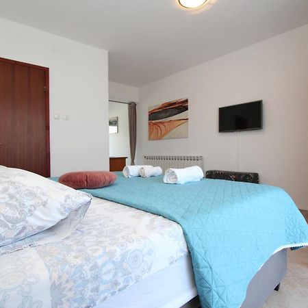 Apartments And Room Silvana 罗维尼 外观 照片