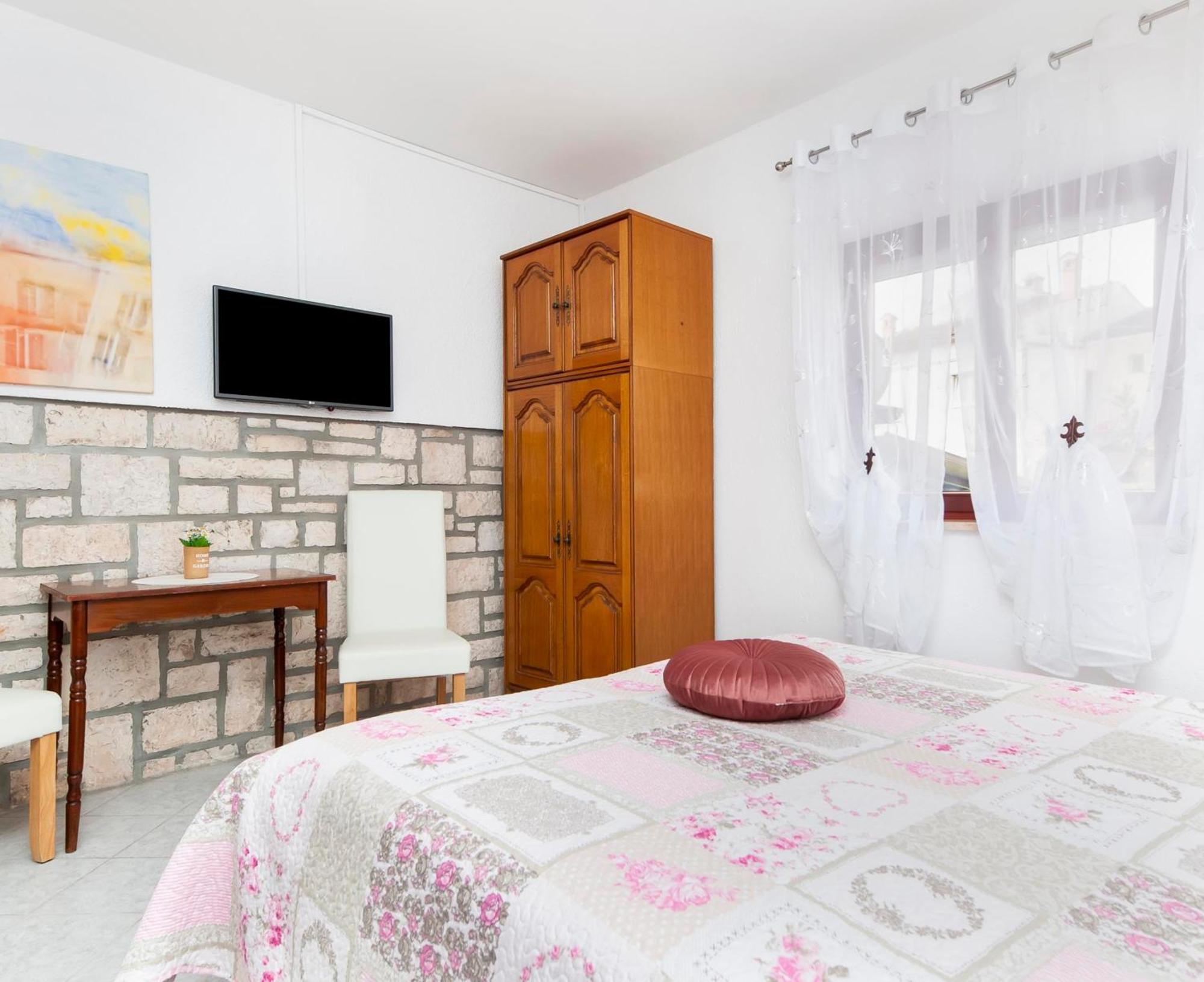 Apartments And Room Silvana 罗维尼 外观 照片