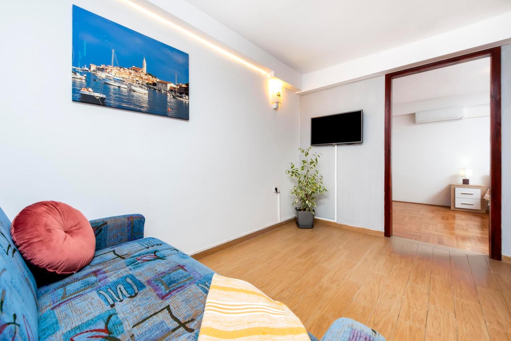 Apartments And Room Silvana 罗维尼 外观 照片
