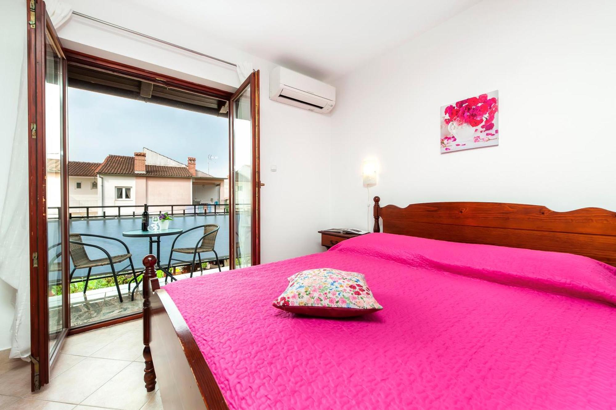 Apartments And Room Silvana 罗维尼 外观 照片