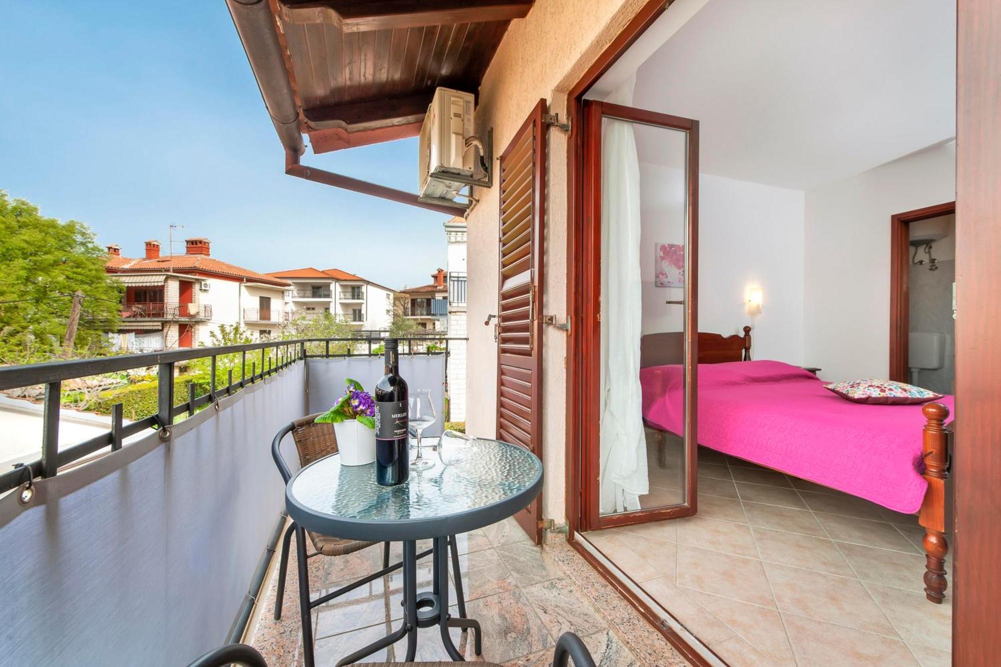 Apartments And Room Silvana 罗维尼 外观 照片