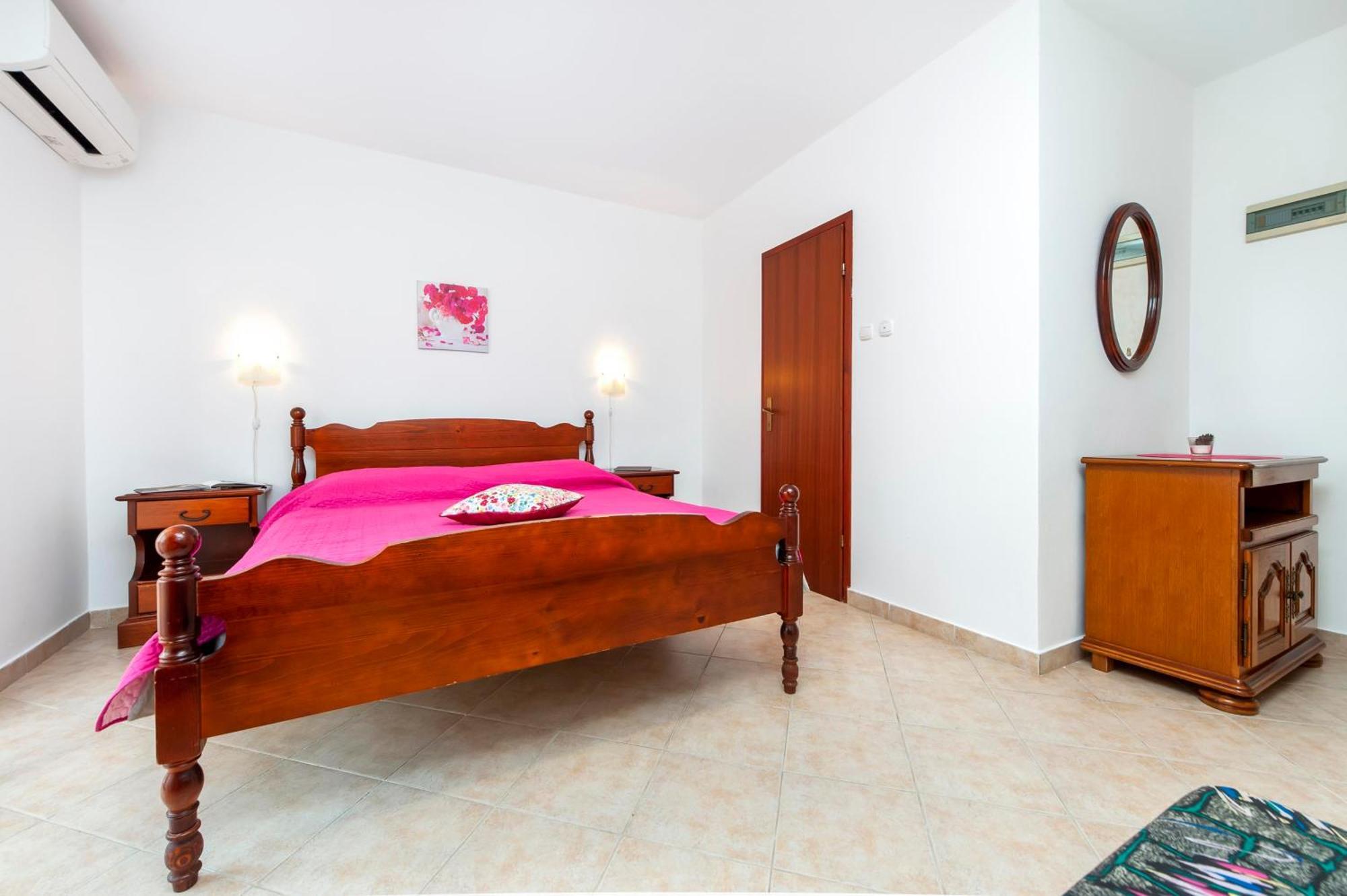 Apartments And Room Silvana 罗维尼 外观 照片
