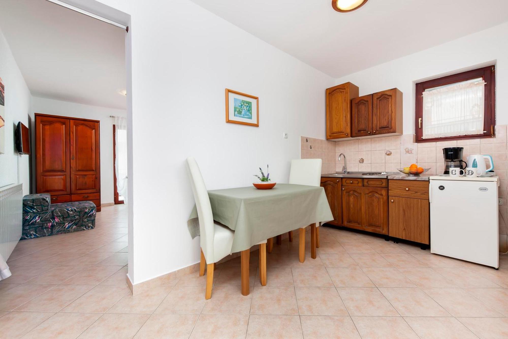 Apartments And Room Silvana 罗维尼 外观 照片