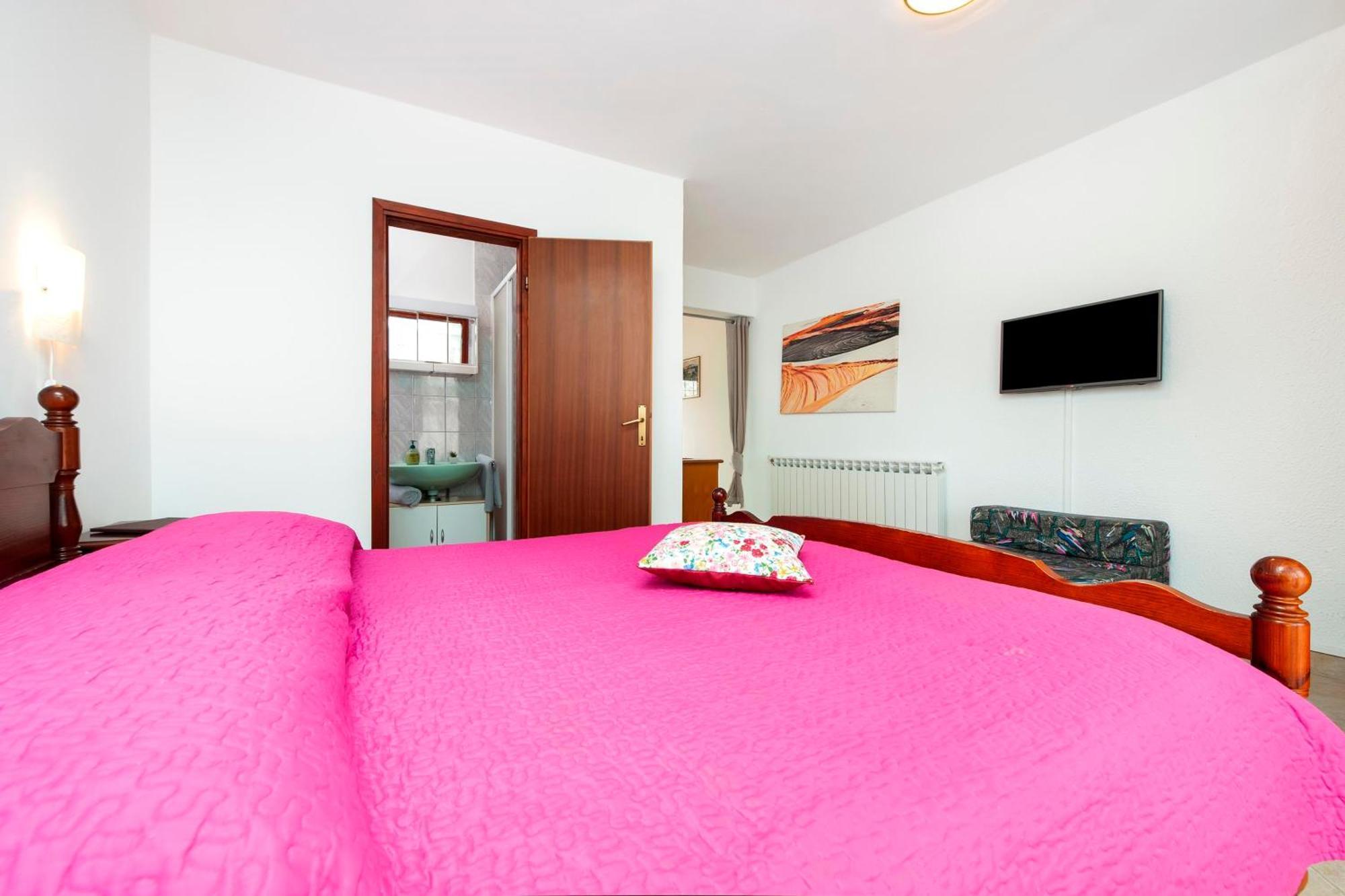 Apartments And Room Silvana 罗维尼 外观 照片